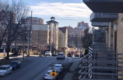 Country Club Plaza Area Apartment | Prismatic House! Unique stay, Walk to the Plaza!