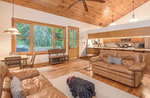 Hendersonville House | Pristine 4-Bd HVL/Flat Rock Retreat w/Stream on 2 Acres