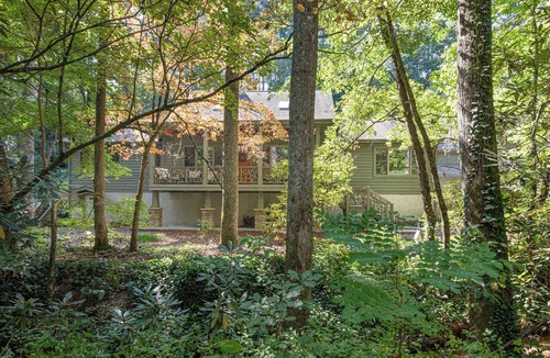 Hendersonville House | Pristine 4-Bd HVL/Flat Rock Retreat w/Stream on 2 Acres