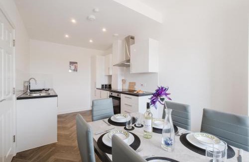 Upton Apartment | Pristine and Modern Home away from Home