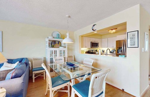 Heron Harbour Isle Condo | Pristine bay front townhome in Ocean City: Sweeping views, modern amenities
