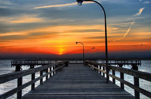 Seaford Boat Rental | Pristine Bayfront Houseboat