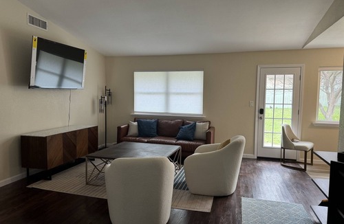 Austin House | Pristine Bungalow in East Austin