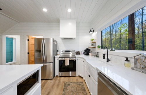 Broken Bow Cabin | Pristine Cabin | Hot Tub + Fire Pit + Space