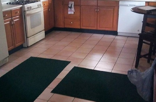 McKownville House | PRISTINE CAPE COD ON THE CREEK! 4 Large Bedrooms - 8 Guests