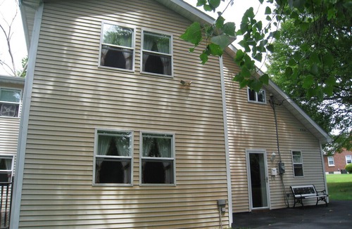 McKownville House | PRISTINE CAPE COD ON THE CREEK! 4 Large Bedrooms - 8 Guests