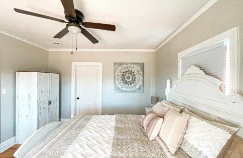 Fieldale House | Pristine, Central and Comfortable!