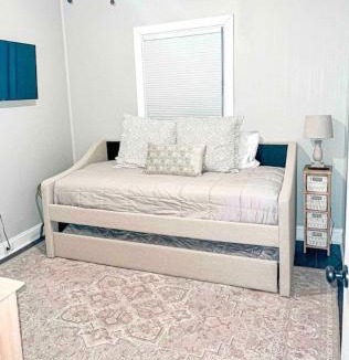 Fieldale House | Pristine, Central and Comfortable!