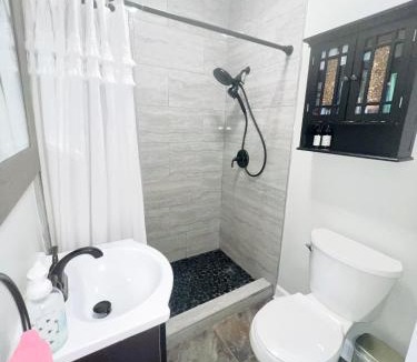Fieldale House | Pristine, Central and Comfortable!
