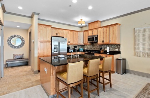 Sandpoint Condo | Pristine Condo w/Pool & Beach-Seasons at Sandpoint