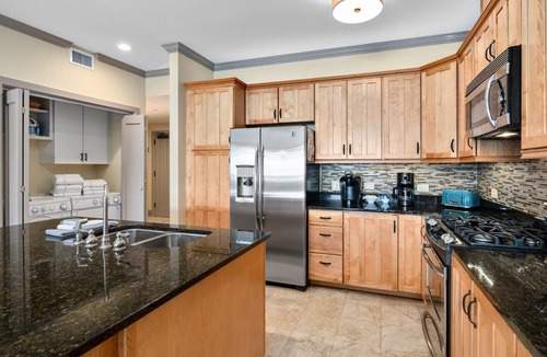 Sandpoint Condo | Pristine Condo w/Pool & Beach-Seasons at Sandpoint