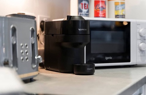 Old Trafford Apartment | Pristine Flat, Ideal for Small groups, Sleeps 4!