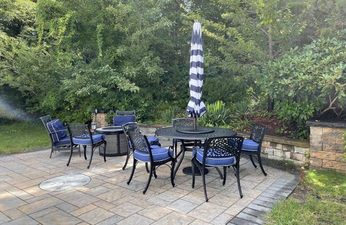 Cedar Bushes House | Pristine Home - 2 min walk to beautiful private beach