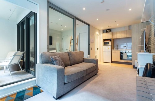 Newton Apartment | Pristine inner-city nest with carpark