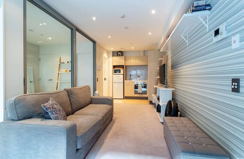 Newton Apartment | Pristine inner-city nest with carpark