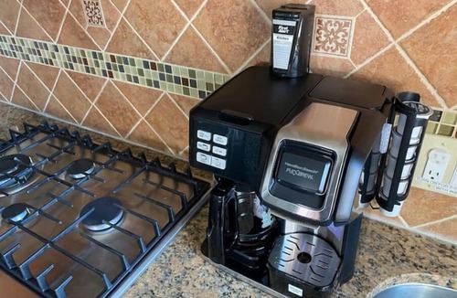 Valley Stream House | Pristine & Luxury 1 Bed and Breakfast!