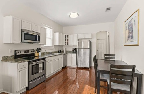 Bayou St. John Apartment | Pristine Mid-City 2BD | Courtyard | Pet Friendly