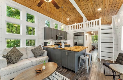 Menlo House | Pristine, Quaint - The Hemlock Hideaway Tiny Home!