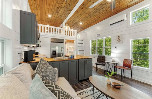 Menlo House | Pristine, Quaint - The Hemlock Hideaway Tiny Home!