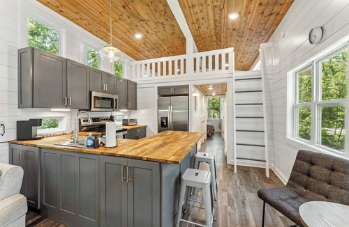 Menlo House | Pristine, Quaint - The Hemlock Hideaway Tiny Home!