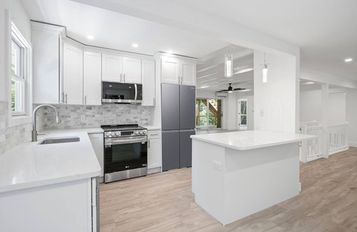 Fire Island Pines Villa | Pristine Queen Ensuite walk out to deck & pool - shared Kitchen LR DR Pool