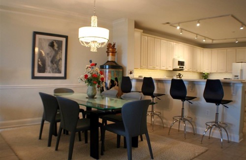 Anglesea Condo | Pristine second floor interior unit!