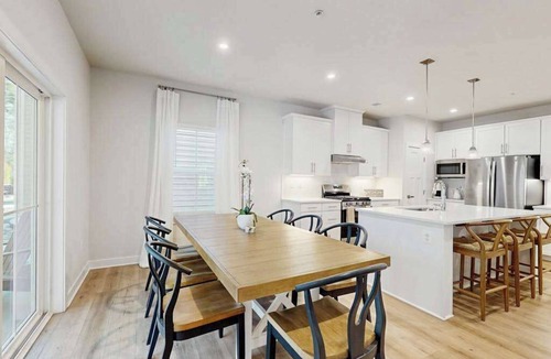 Bayside House | Pristine single family home w/pool & clubhouse access, patio, central AC & WiFi