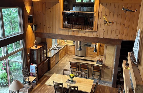 Utterson Cottage | PRISTINE SKELETON LAKE - 5 Bedroom Cottage