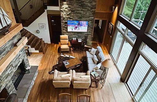 Utterson Cottage | PRISTINE SKELETON LAKE - 5 Bedroom Cottage