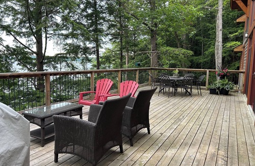 Utterson Cottage | PRISTINE SKELETON LAKE - 5 Bedroom Cottage