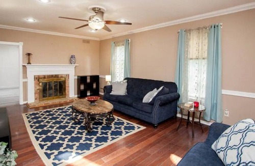 Newtown House | Pristine Suburban Escape with Hot Tub