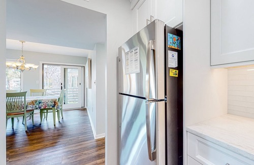 Kiawah Island House | Pristine Townhome with Deck & Peaceful Lagoon View - Near Beach & Golf