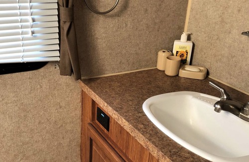 Colville House | Pristine Trailer Overlooking Lake Roosevelt