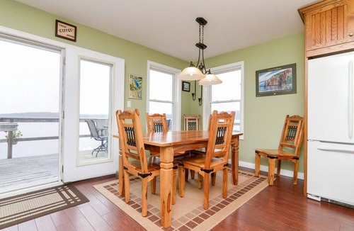 Cloyne House | Pristine Waterfront! Cabins at Bon Echo's Edge - main cabin