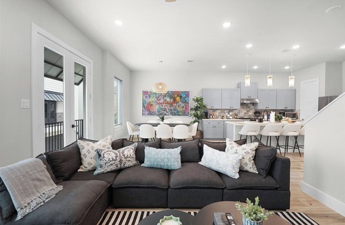 Greater Heights House | Priv 3BR + 4BA Home w/Movie Room & FREE Parking