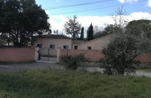 Montaren-et-Saint-Mediers House | private villa with walled garden.