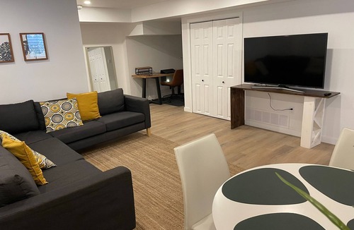 Bradford West Gwillimbury Apartment | Private Guest Suite in Bradford