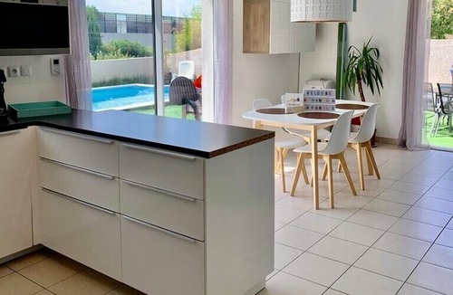 Chateauneuf-les-Martigues House | Private Pool Villa near Côte Bleue