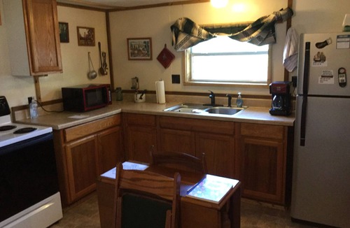 Alba Cabin | Privacy in the woods a half mile from Lake Fork public boat ramp.
