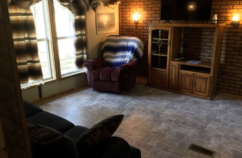 Alba Cabin | Privacy in the woods a half mile from Lake Fork public boat ramp.
