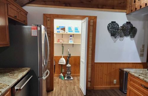 New Ulm Cabin | Privacy, peace, and beauty on 15 acres. Charming cabin with AC and WiFi.