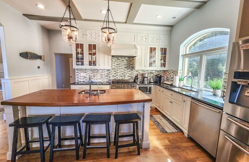 Bay Ridge House | Privacy & tranquility at Beauty on the Beach, Beachfront!