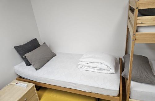 Old Town House | Privat Grosse Zimmer, Mars, mit gemeinsamer Küche und Bad in Altstadt Chur
