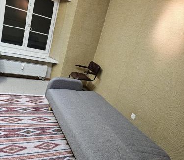 Old Town House | Privat Zimmer, Privat WC, Shared Dusche in Altstadt Chur, Saturn