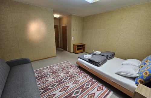 Old Town House | Privat Zimmer, Privat WC, Shared Dusche in Altstadt Chur, Saturn