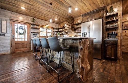 Broken Bow Cabin | Private 1.5 acre rustic cabin bordering the National Forest, full of luxury!