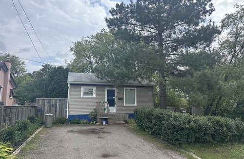Thunder Bay House | Private 1 BDR Cottage on Scenic Riverside Sleeps 4. 10 Minutes From Airport.