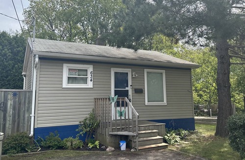 Thunder Bay House | Private 1 BDR Cottage on Scenic Riverside Sleeps 4. 10 Minutes From Airport.