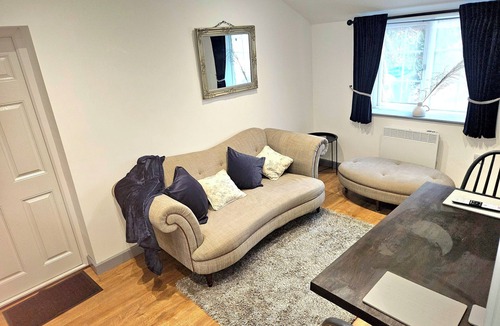 Helsby Apartment | Private 1 bed Annexe