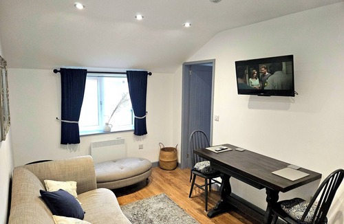 Helsby Apartment | Private 1 bed Annexe